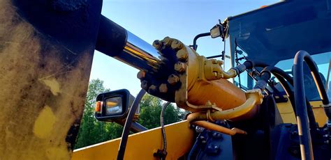 mcnabb's skid steer service|Replacing the Hydraulic Cylinder on a Skid Steer Grapple.